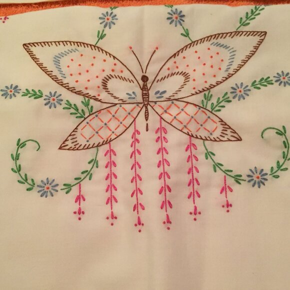 2 Vintage Hand Embroidered Pillow Cases Butterfly Floral w/Crochet Trim - Picture 10 of 10